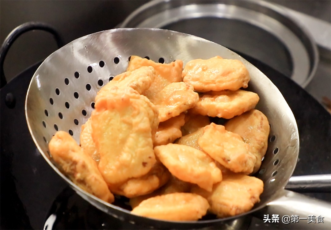 图片[10]-土豆新吃法 厨师长分享“椒盐土豆夹” 多做这一步 金黄焦香-起舞食谱网