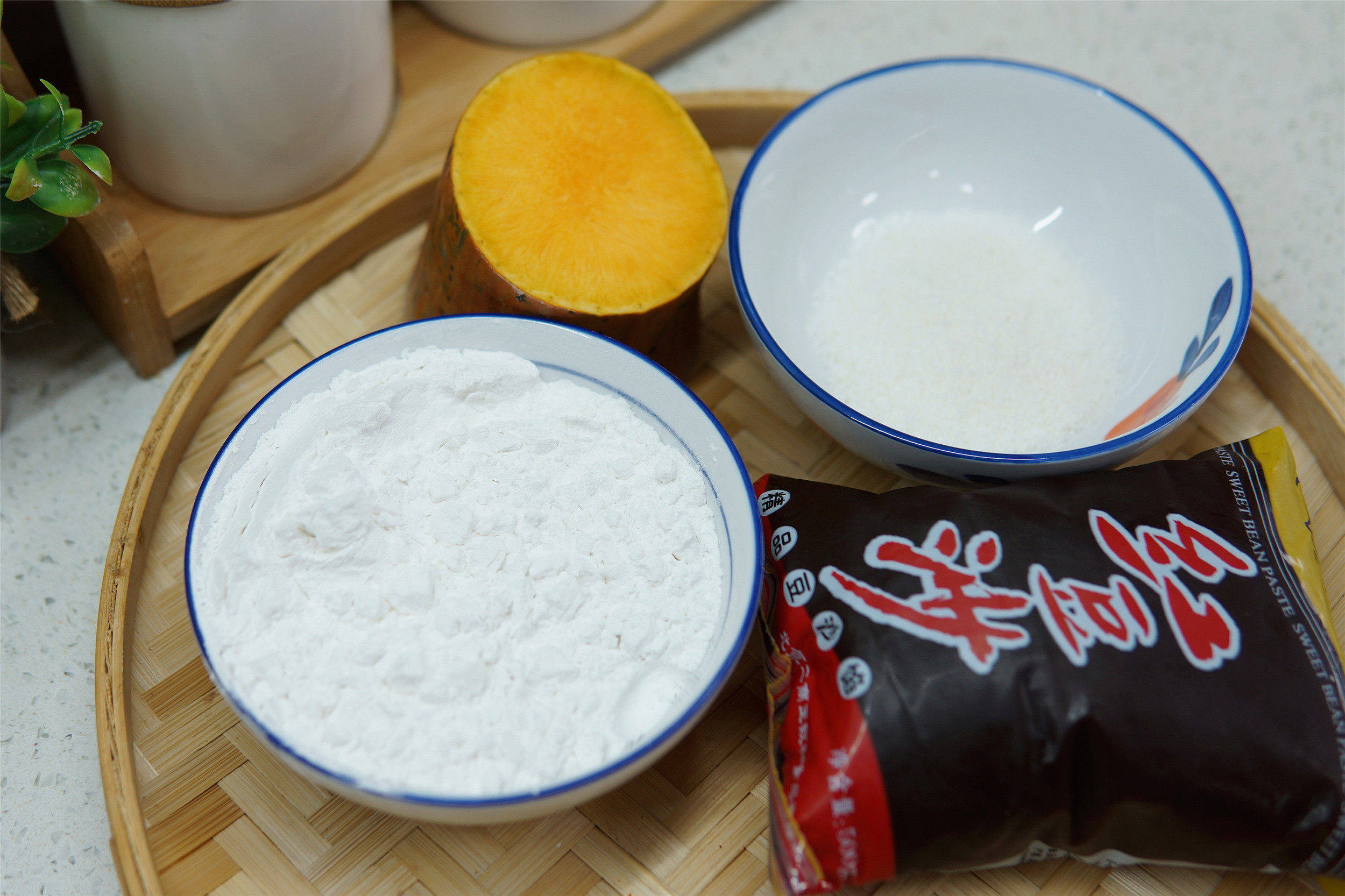 一塊南瓜，半碗糯米粉，簡單一蒸，香甜彈牙，吃一次就愛上了