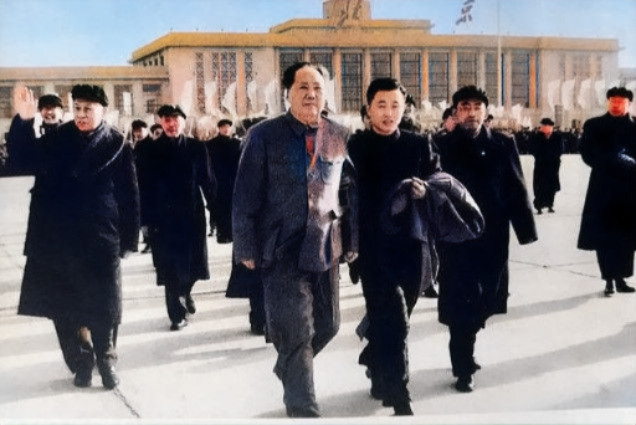 毛主席逝世3小时后，周福明跪着给他最后一次理发：泪水早已哭干-第13张图片-大千世界