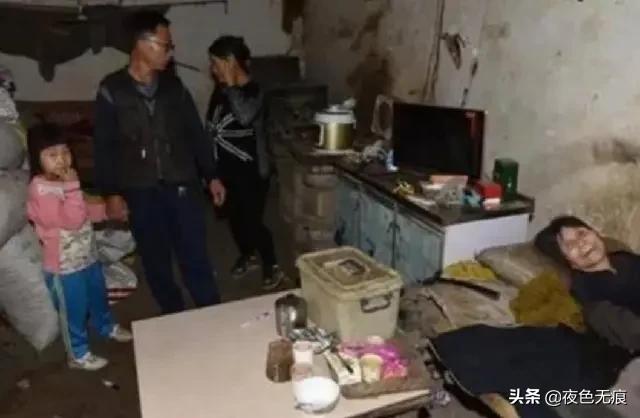 小伙用20元彩礼娶回瘫痪妻子，汤勺喂养47年，称是自己的福分