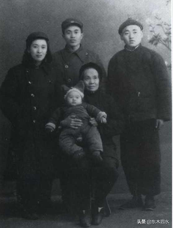 皮定均是主席破格授予的中将，去世15年后，为何骨灰迁出八宝山？