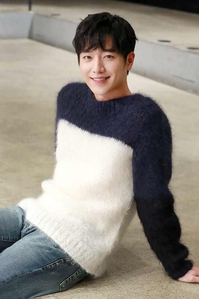 韩国偶像们引领秋冬新时尚 马海毛毛衣开衫填充你的衣橱