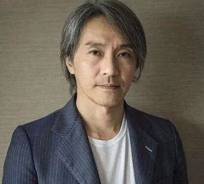 曾为了8000万和周星驰决裂,讽刺星爷不懂电影,如今他惨不忍睹