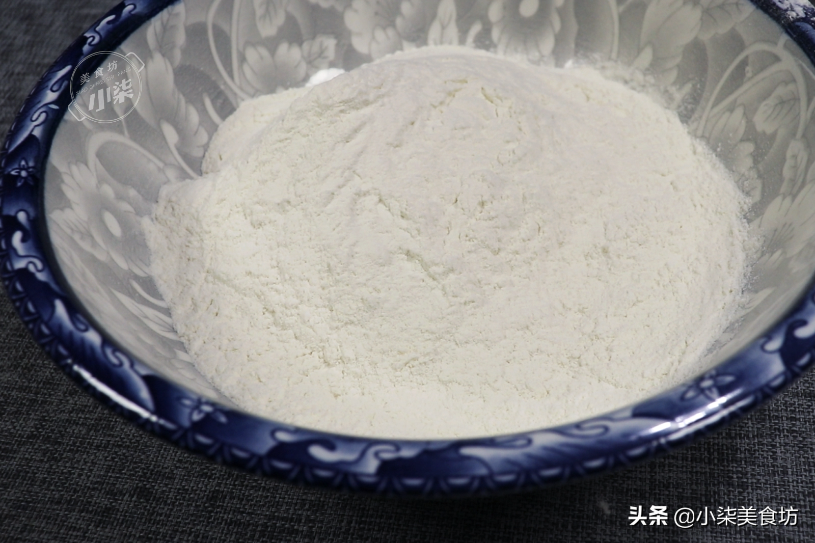 葱油饼这样做，真的是太香了，一周吃7次都不腻，详细做法教会你