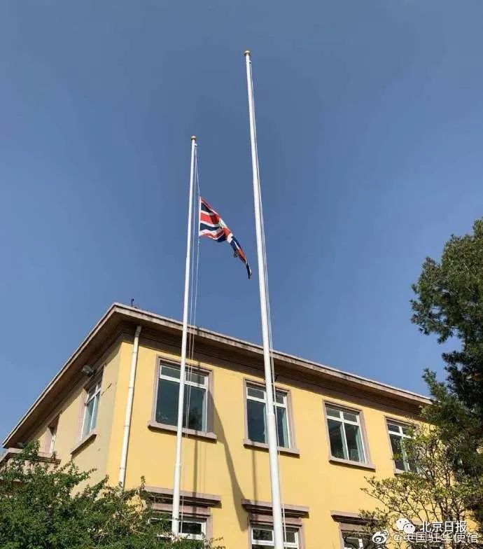 今天，多国驻华使馆为中国下半旗！