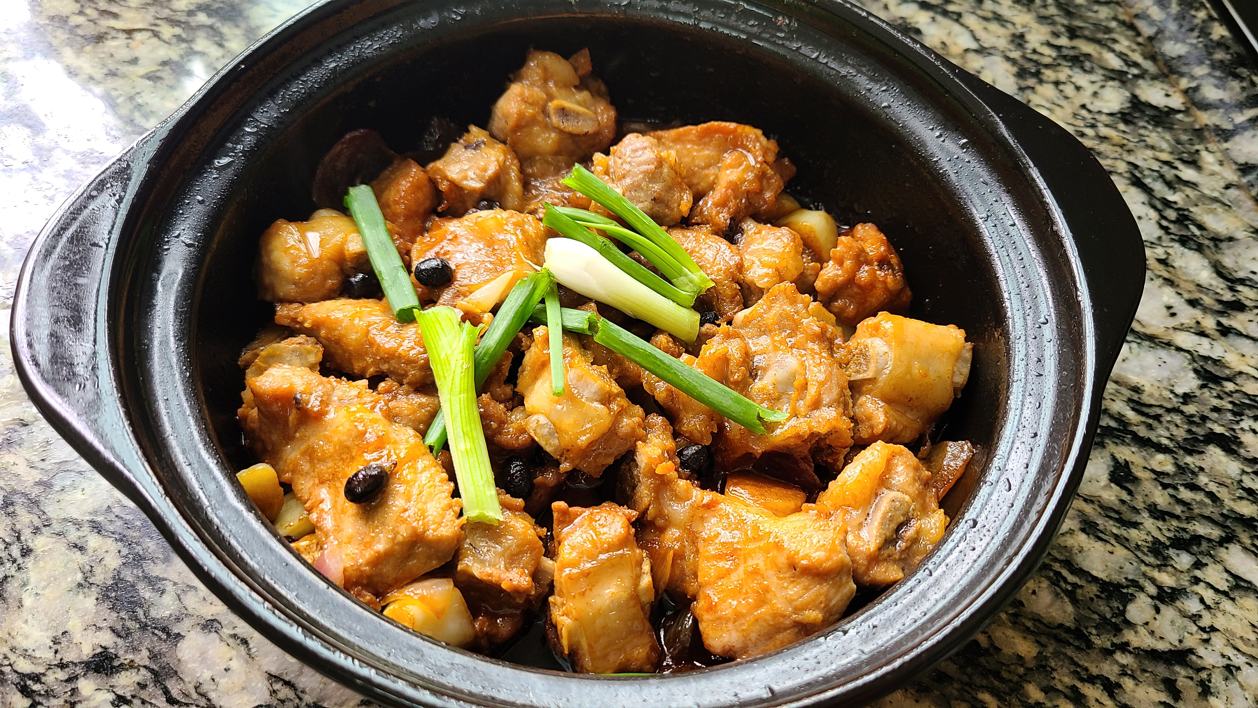 廣東人這樣做排骨太香了，營養好吃味道濃，家常做法又簡單