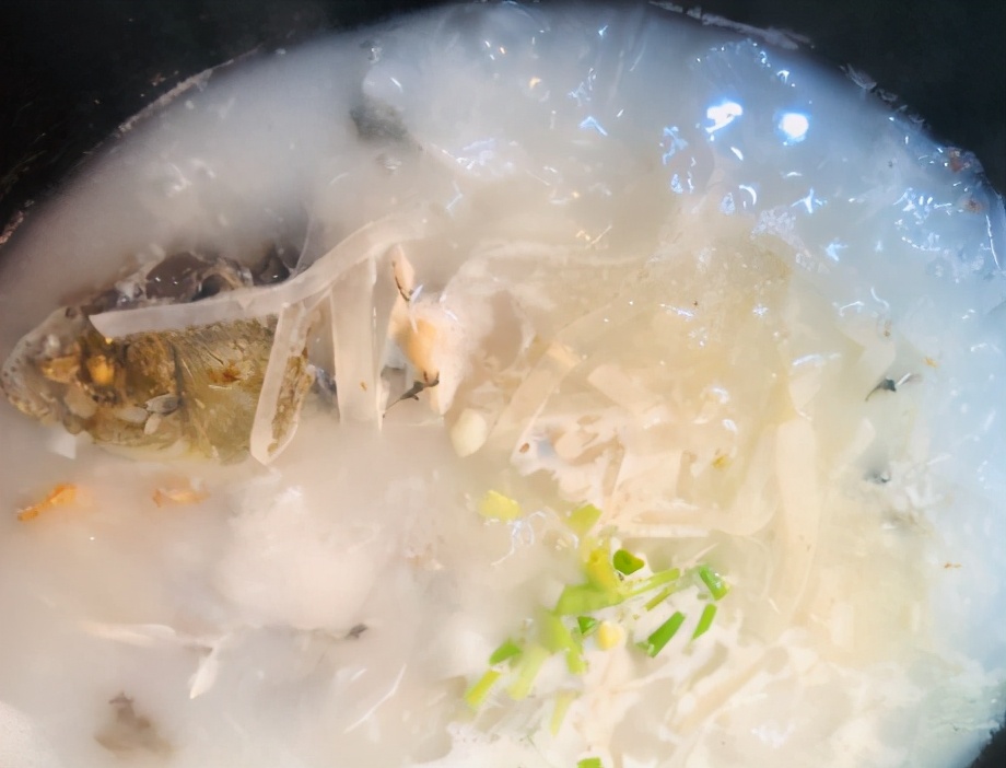 图片[4]-萝卜丝鲫鱼汤的做法步骤图 汤香浓奶白鲜美还不腥-起舞食谱网