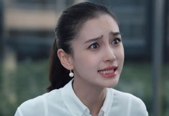 同样都是演戏，杨颖瞪眼被黑的体无完肤，而她