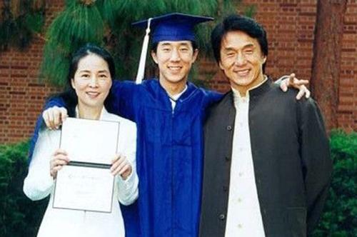 林凤娇为何能从一众美人中脱颖而出，稳坐“大嫂”位置？