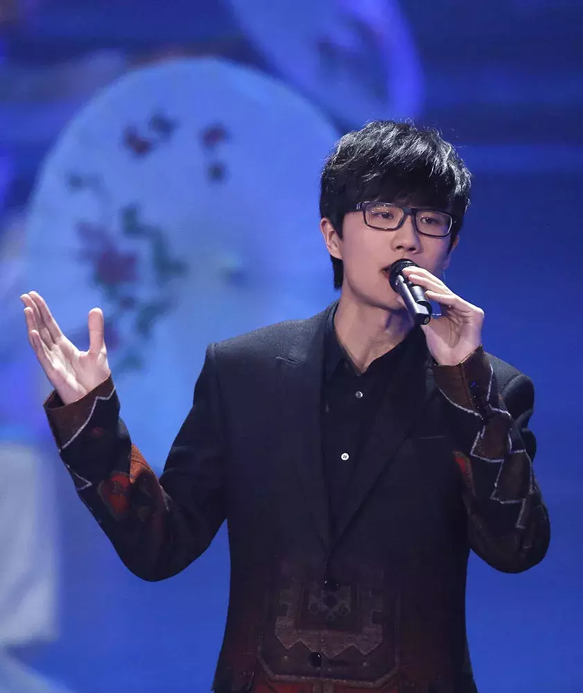 “歌红人不红”的黄龄:她是最有个性的“浴室歌手”