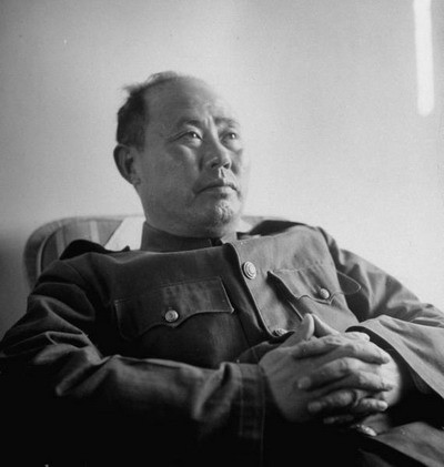 高级将领开会，傅作义宣布和谈协议，会上一片沉默，突闻将军痛哭