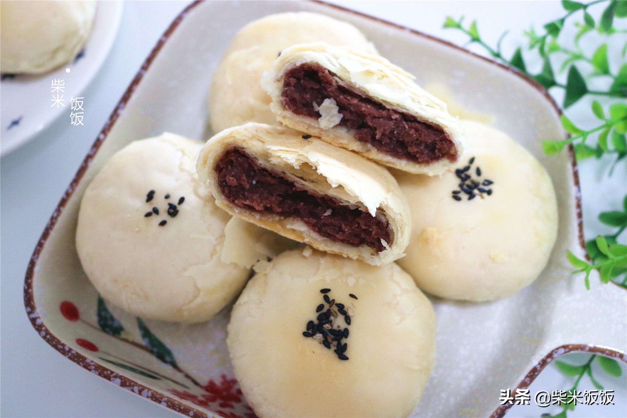 中秋节吃月饼，这个馅的太香了，香酥多层，咬一口还爆汁