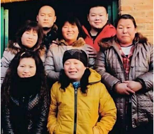 悲惨岳云鹏：因6块钱被骂3小时，台上被曹云金打