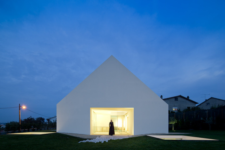 简约到极致的梦想白房子，Aires Mateus经典作品突破了时空界限