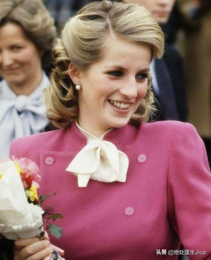 本以为戴安娜短发够美了，直到看见长发造型，