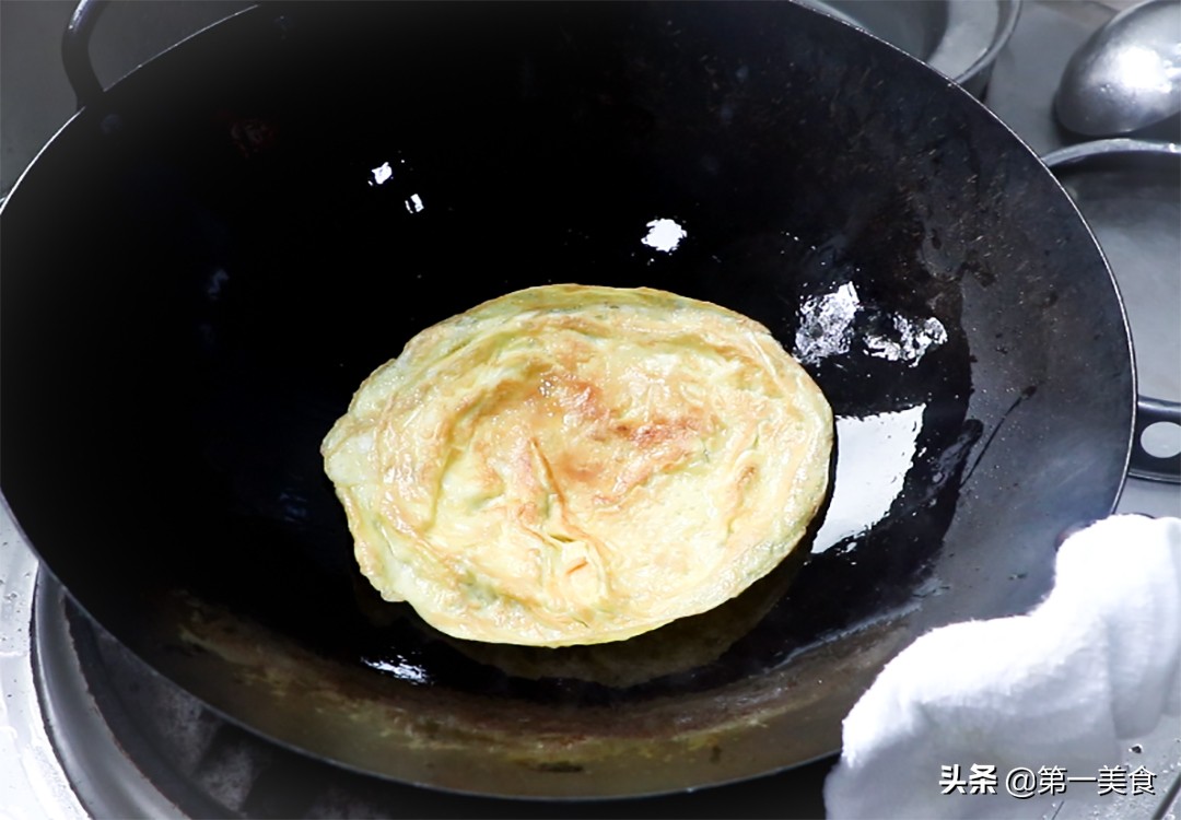 图片[6]-厨师长分享凉拌黄瓜鸡蛋皮 鸡蛋薄而不破 咸香适口 一盘不够吃-起舞食谱网