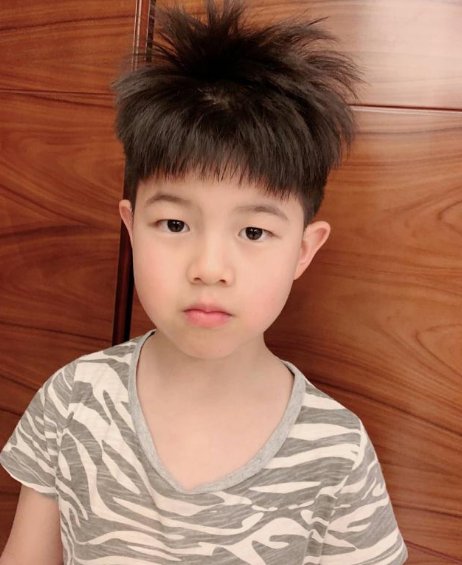 有种“整容式长大”叫沙溢大儿子，人称“东北宋仲基”，前途无量