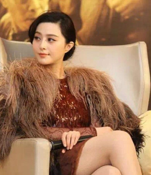 范冰冰腹部隆起明显被疑怀孕，本尊自黑式辟谣：还好脸还是小的