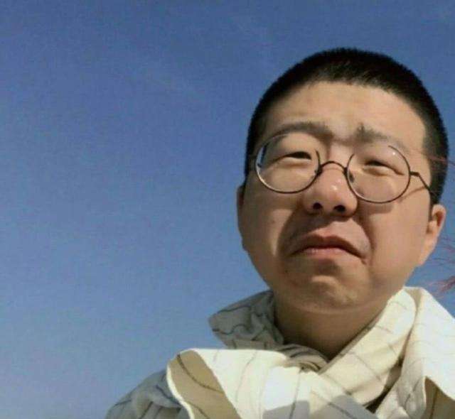 李诞到底是脱口秀天才，还是“跳梁小丑”？