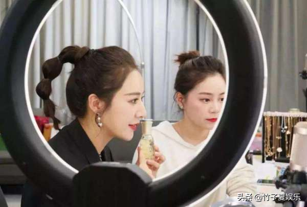 限薪令下明星收入缩水，纷纷转型直播带货，影