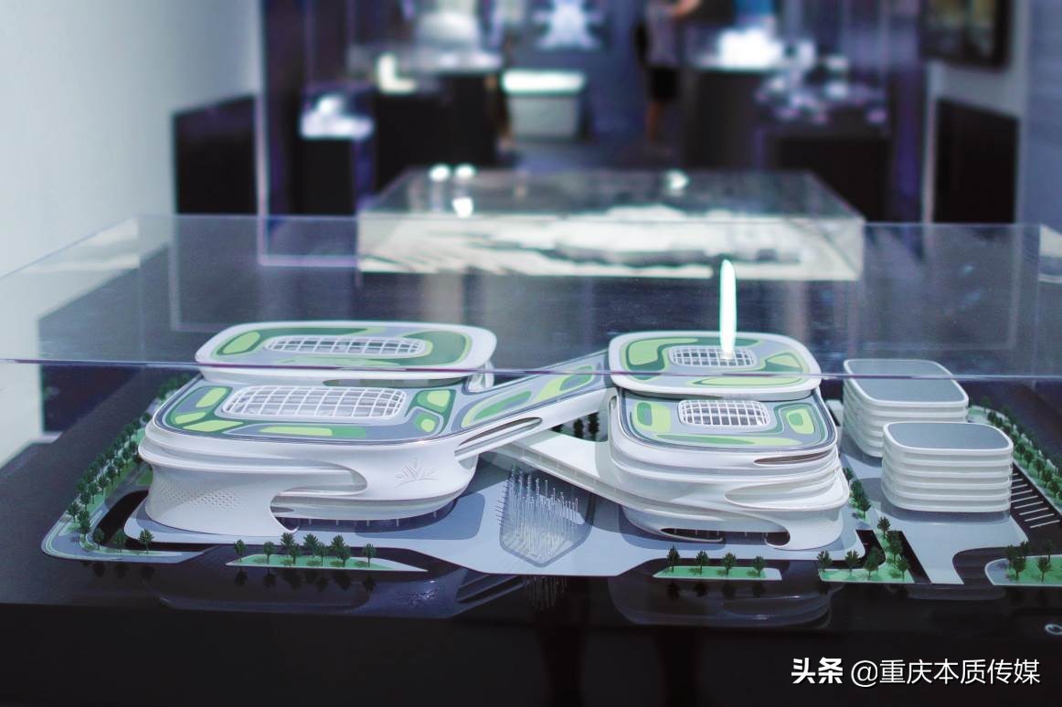 无限极广场及萃雅肌底液在扎哈建筑事务所上海特展展出