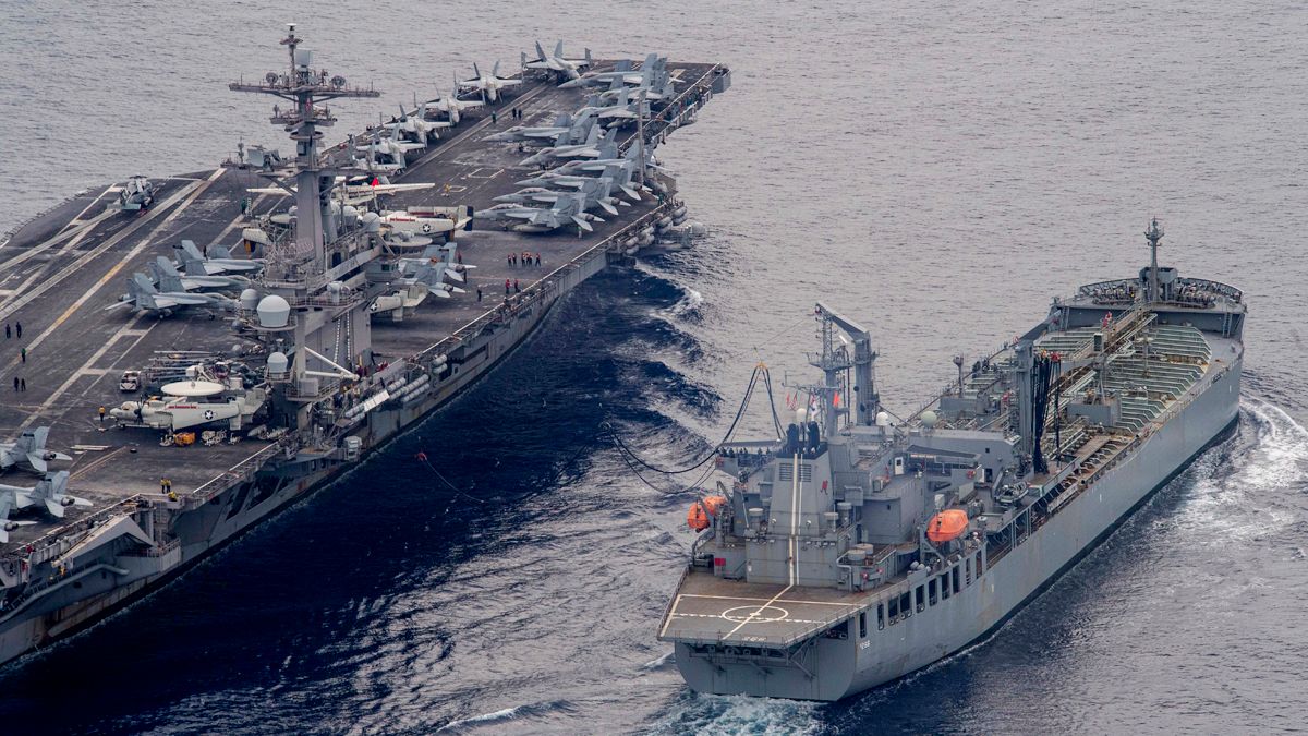 中美激烈交鋒，台灣南部大量美軍，航母艦載機連續彈射升空，遼寧艦再被上眼藥