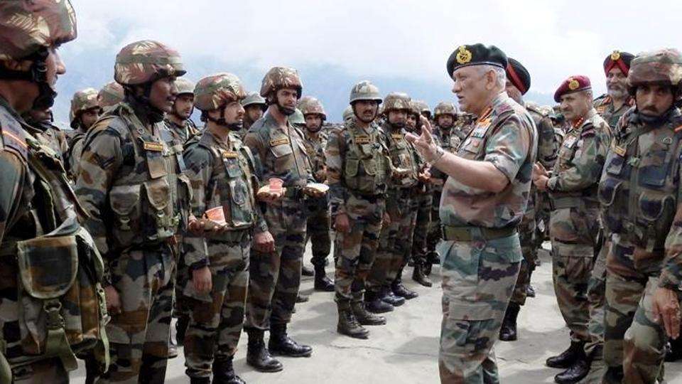 印度退休少将直言：莫迪不懂军事，20万印军将被大雪分割