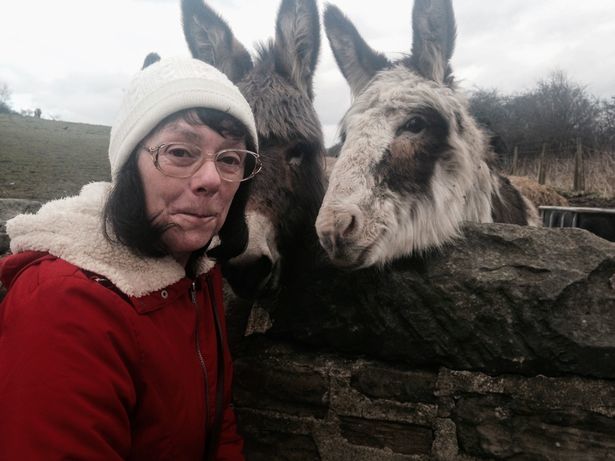 英国女子10岁时开始鼻塞，58年后她竟从鼻子里擤