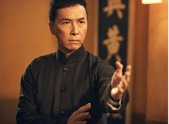 想改回中国籍的明星：李连杰被拒了三次不死心，只有他成功改回