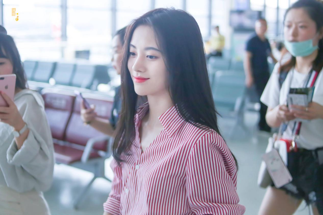 肩膀上都有硅胶？号称“四千年一遇的美女”，身上还有真东西吗？