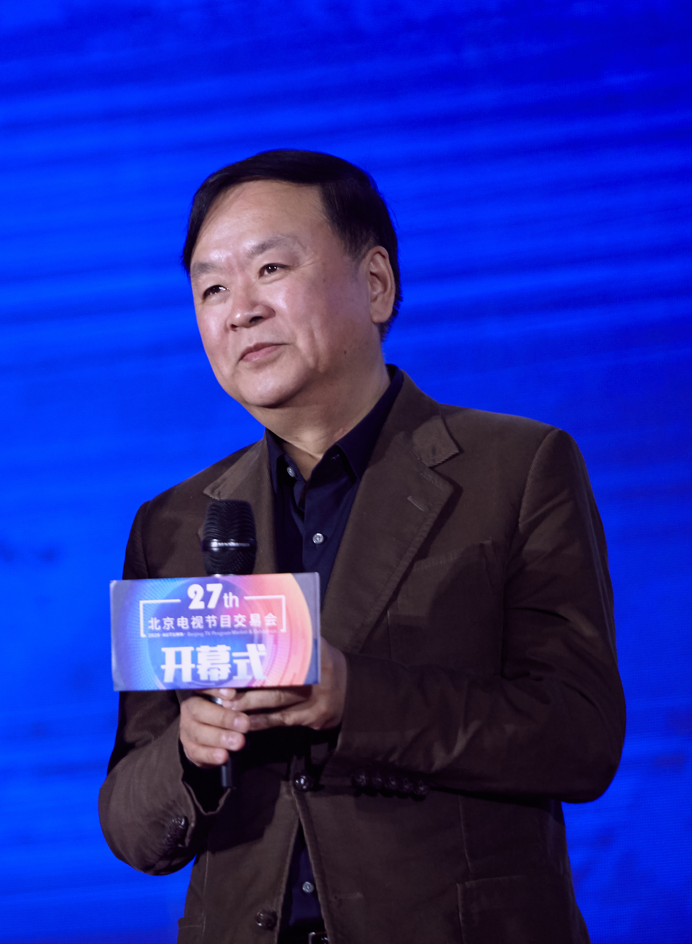 现实主义题材剧《权与利》亮相秋交会蒋雯丽郭晓东携手&ldquo;暖民心&rdquo;