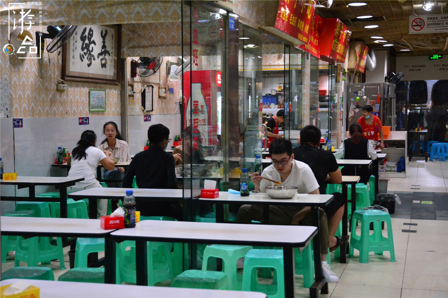 重庆地下商场的套路：砍价要从1折开始，试穿不买会被甩脸色