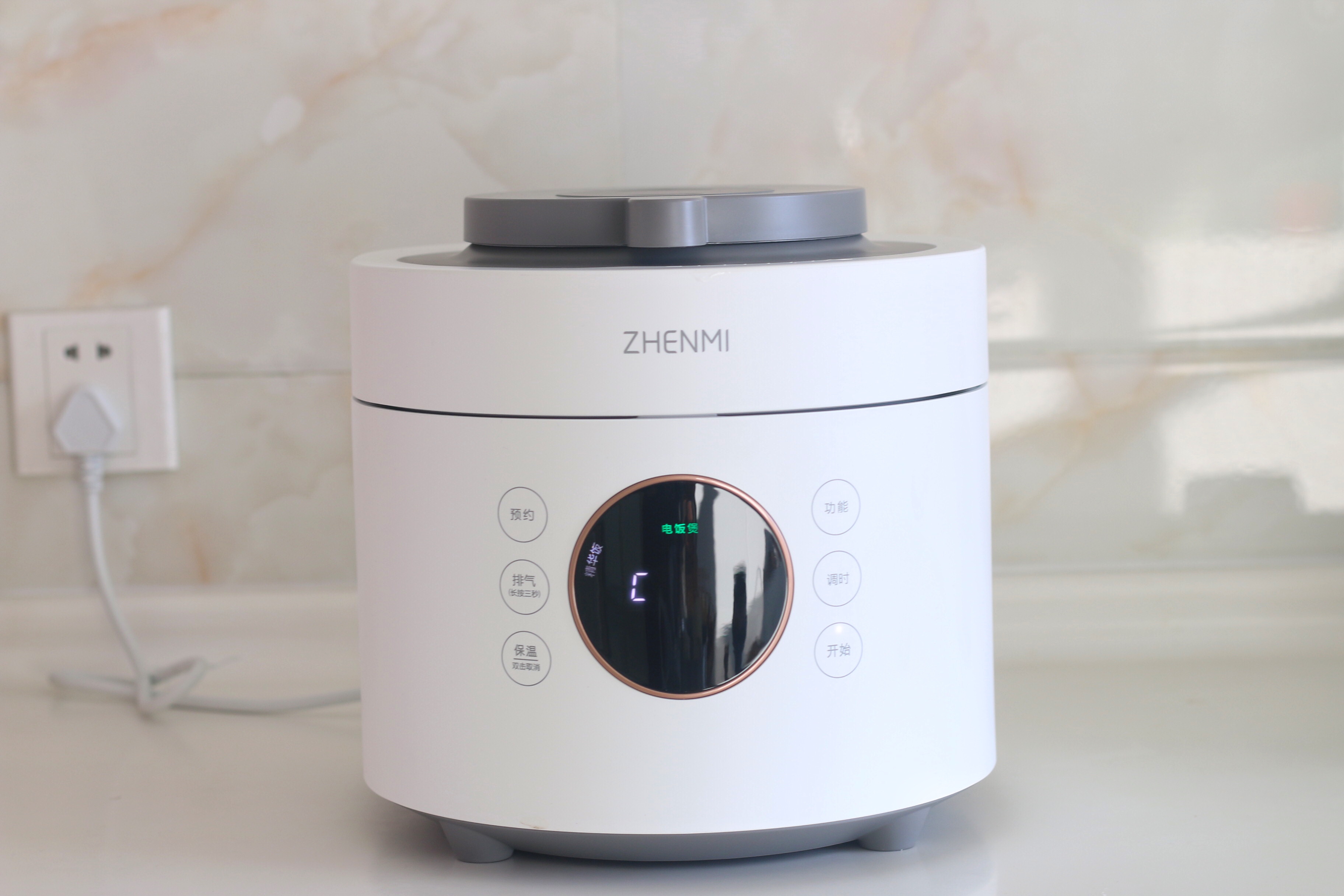 用南瓜燜了一鍋飯，沒炒菜，孩子吃得有滋有味，秋天就愛這麼吃