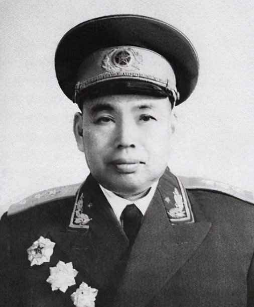 郭汝瑰：蒋介石的作战厅厅长，专为我军提供情