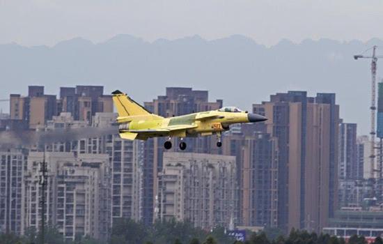 炸完飞机炸面包车：中国空军终于也土豪了一把