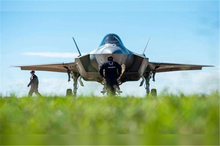 5天内美军损失2架5代机，美国人：是中国改了程