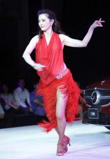 2020年末，回顾10位离世的港台名人，躲过疫情却