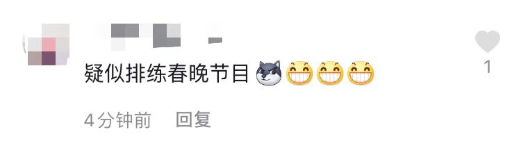 冯巩女儿被张小斐吐槽唱歌难听，亲爹霸气护女