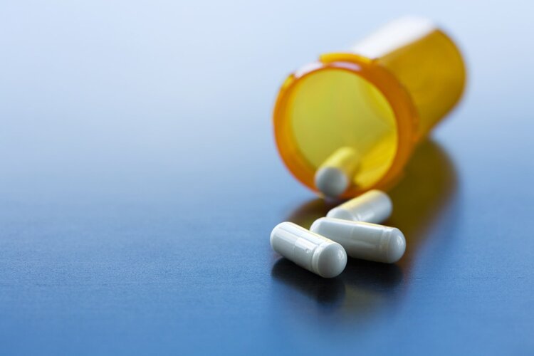 两类常用抗生素：阿莫西林和头孢，到底有何区别？哪个副作用小？