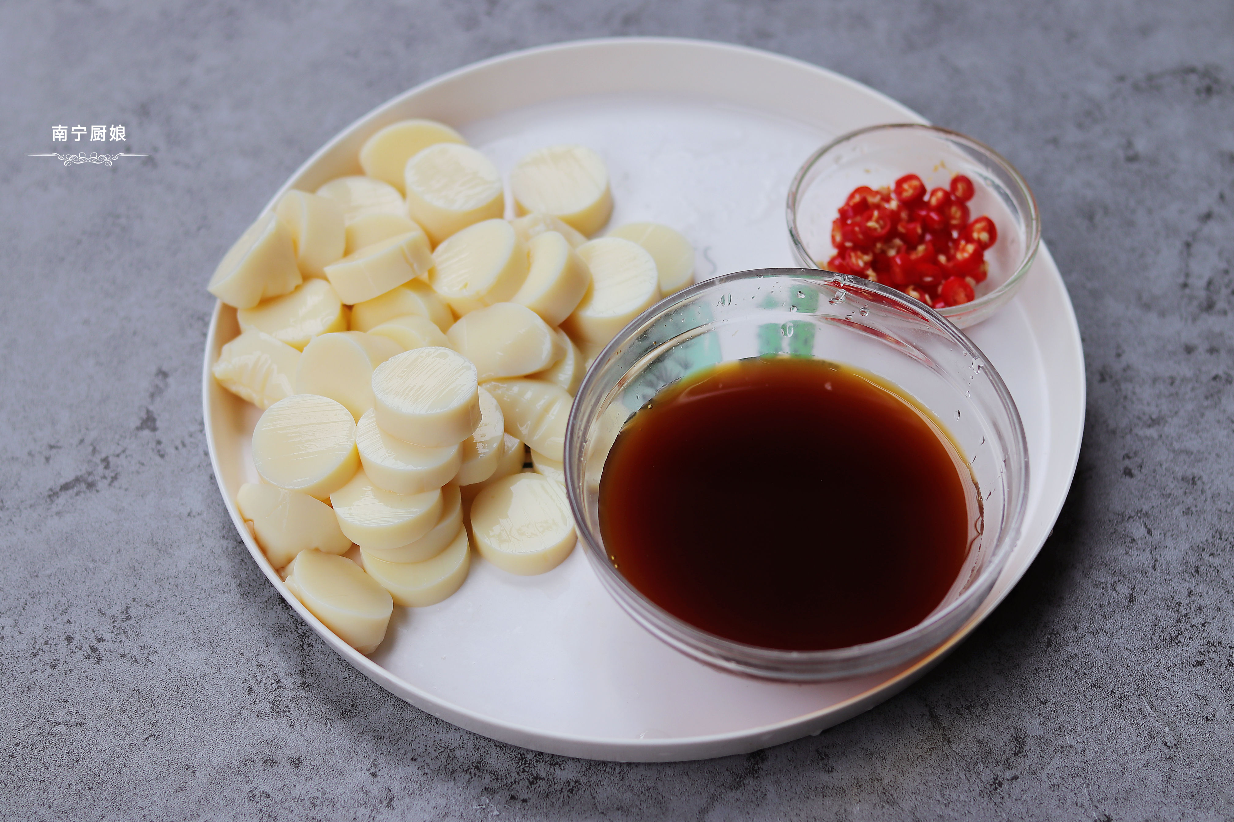 燒日本豆腐時加入一把蔥，沒想到如此美味，不愧是老保姆的拿手菜