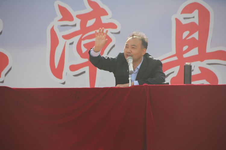 “清华馒头神”来邯郸临漳四中作励志报告，他是农民，逆袭成学霸