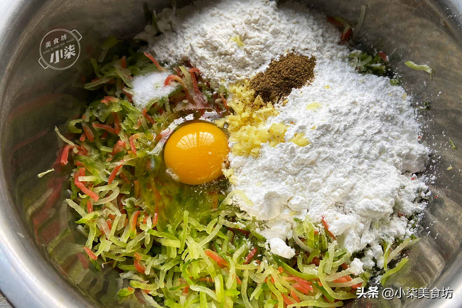 炸蘿蔔丸子不加一滴水，老式做法，丸子外酥裡軟，放10天也不硬