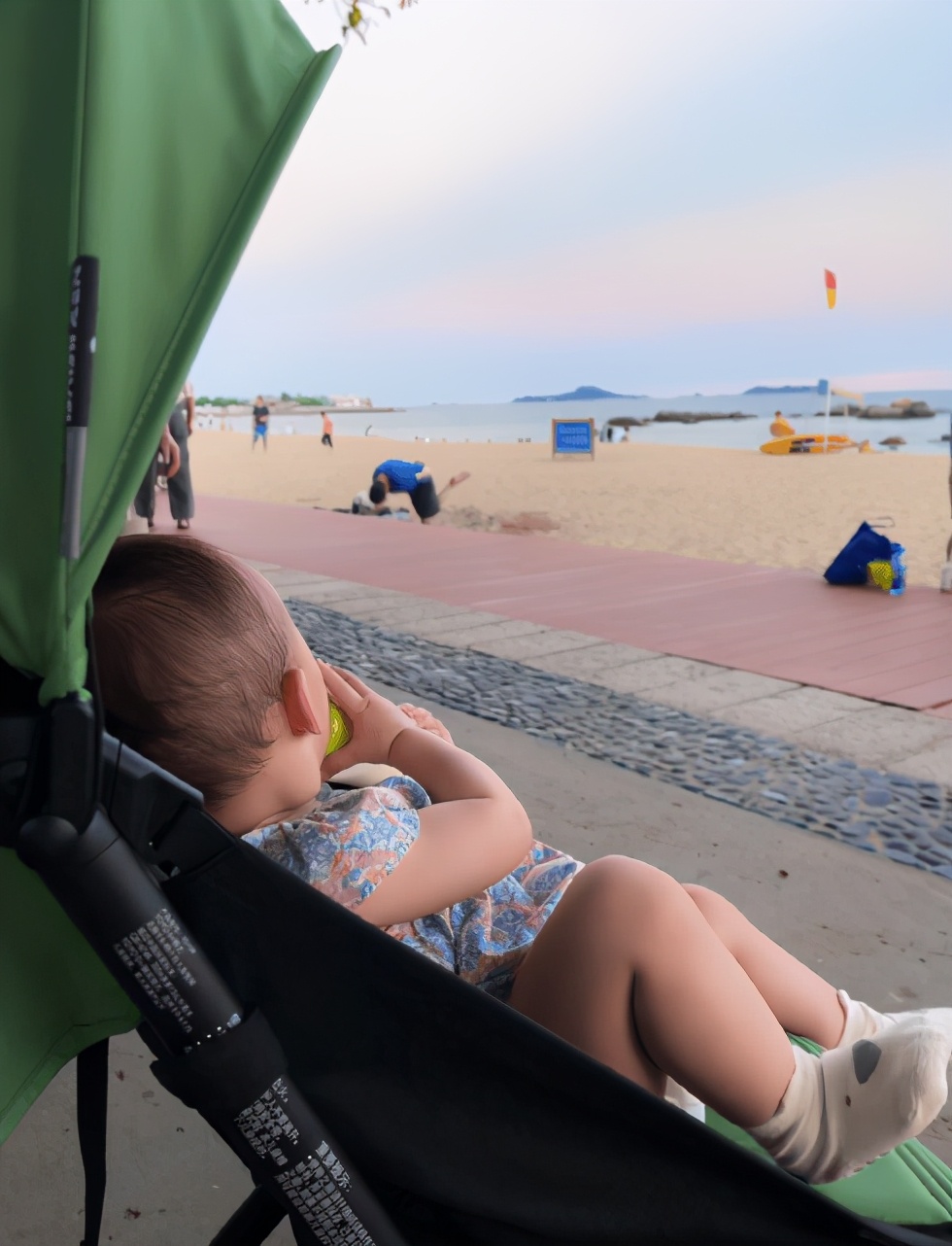 网友咒骂林峯女儿“早死早超生”，张馨月忍无可忍怒斥对方不是人