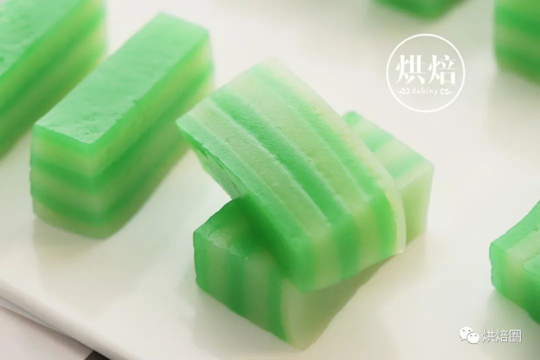 這綠綠的木薯千層糕好清新在東南亞很出名吃起來又糯又潤