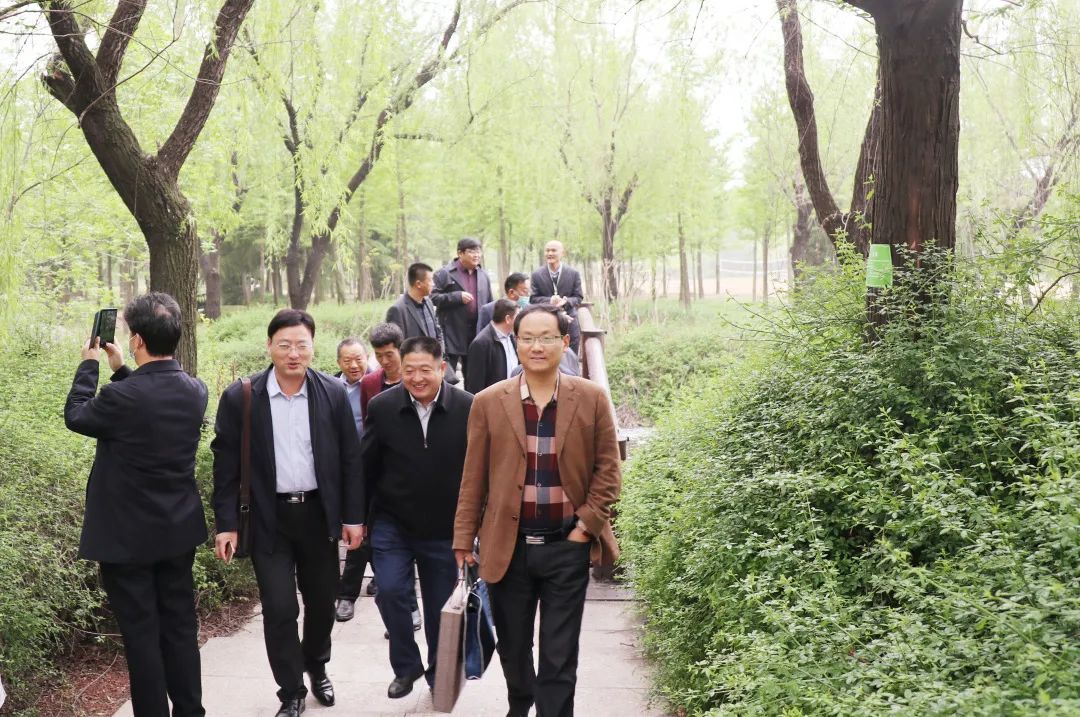 济南南部山区管委会领导、历城一中教育集团专家莅临我校参观考察