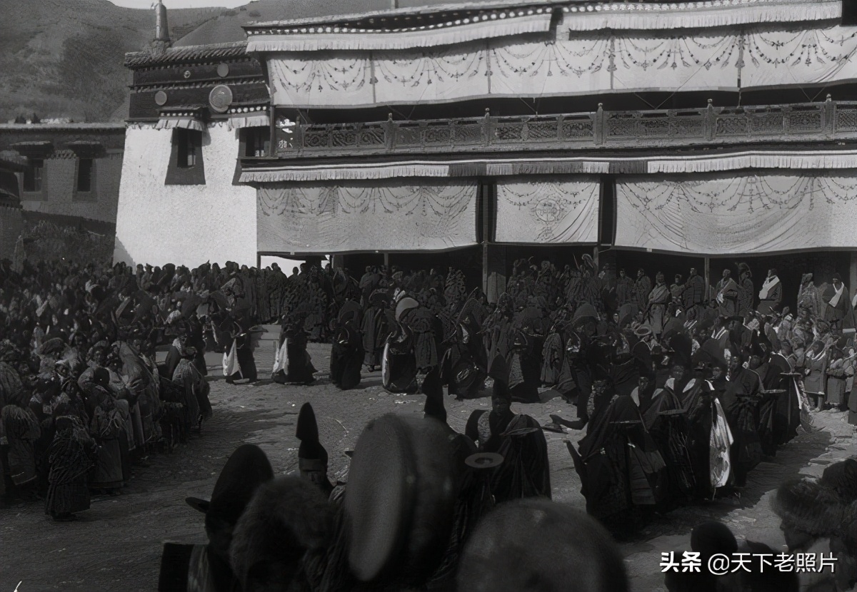 1932年青海循化文都寺的转香巴活动现场实录老照片