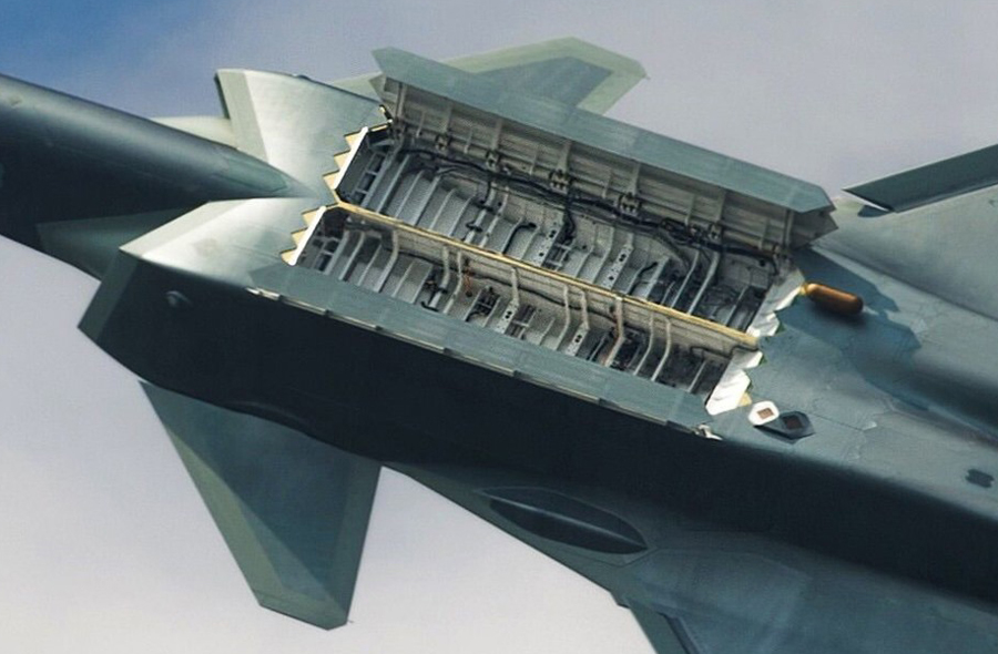 歼-20进气道空中变形，复合材料反超F-22！上演田忌赛马