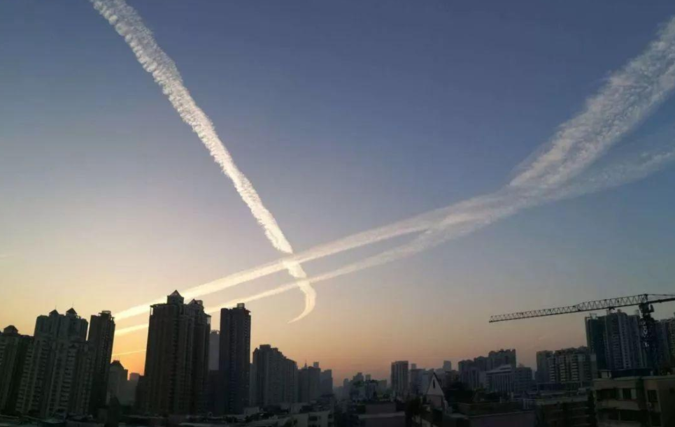 黑龙江佳木斯现串状不明飞行物难道地外文明就在地球的某个角落