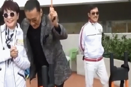 她是張柏芝婆婆！28歲「甩美國富豪」嫁浪子生下巨星　49歲嫁「小11歲老公」被寵21年