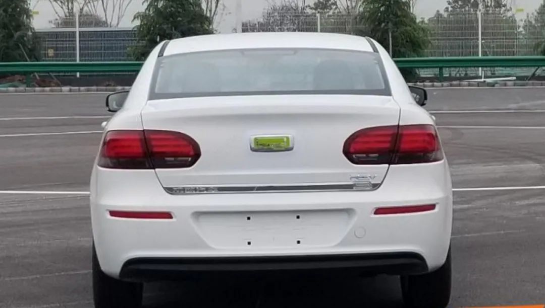 帕萨特中期改款车型曝光；插混车型国标续航要求有调整